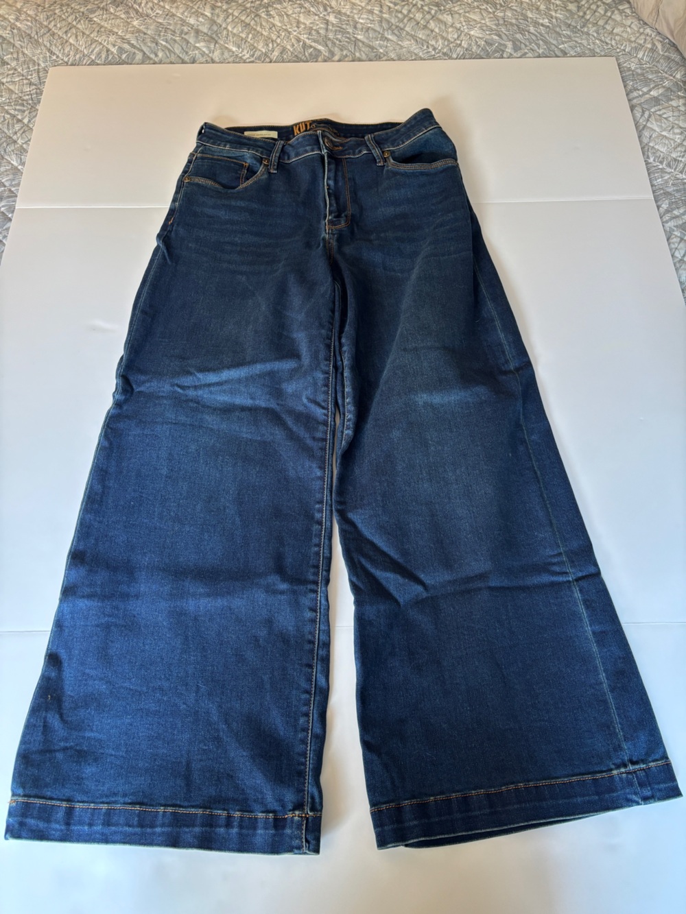 Kut from the Kloth Ariana High Rise Wide Leg Jeans Dark Wash - Size 4